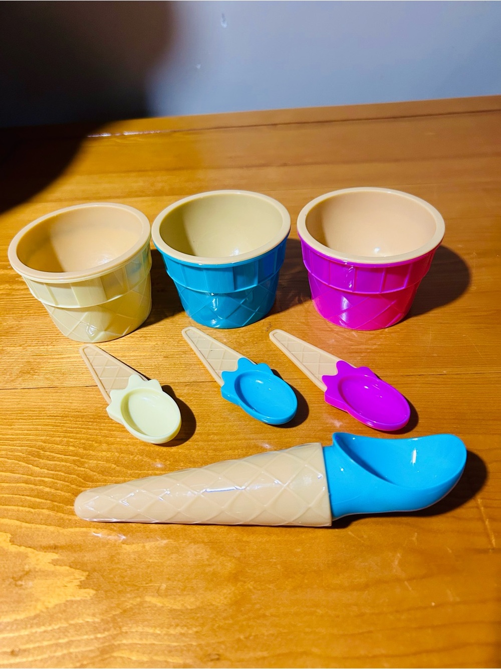 FREE Colorful Plastic Ice Cream Party Scoop Set - Pink, Blue, Cream